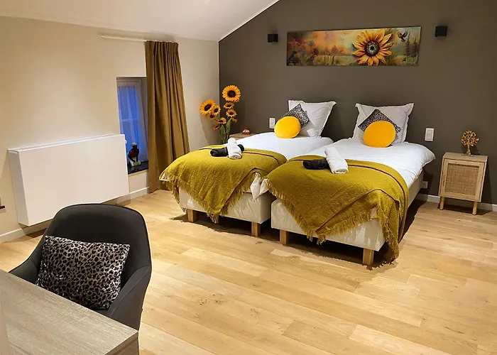 Le Relais De Lou Nocleg ze śniadaniem 3*